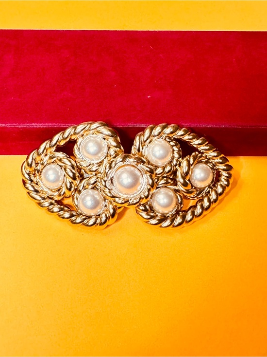 Jewelry - Ala ParUre Royalty jewelry  Elegant Gold-Tone Pearl Cluster